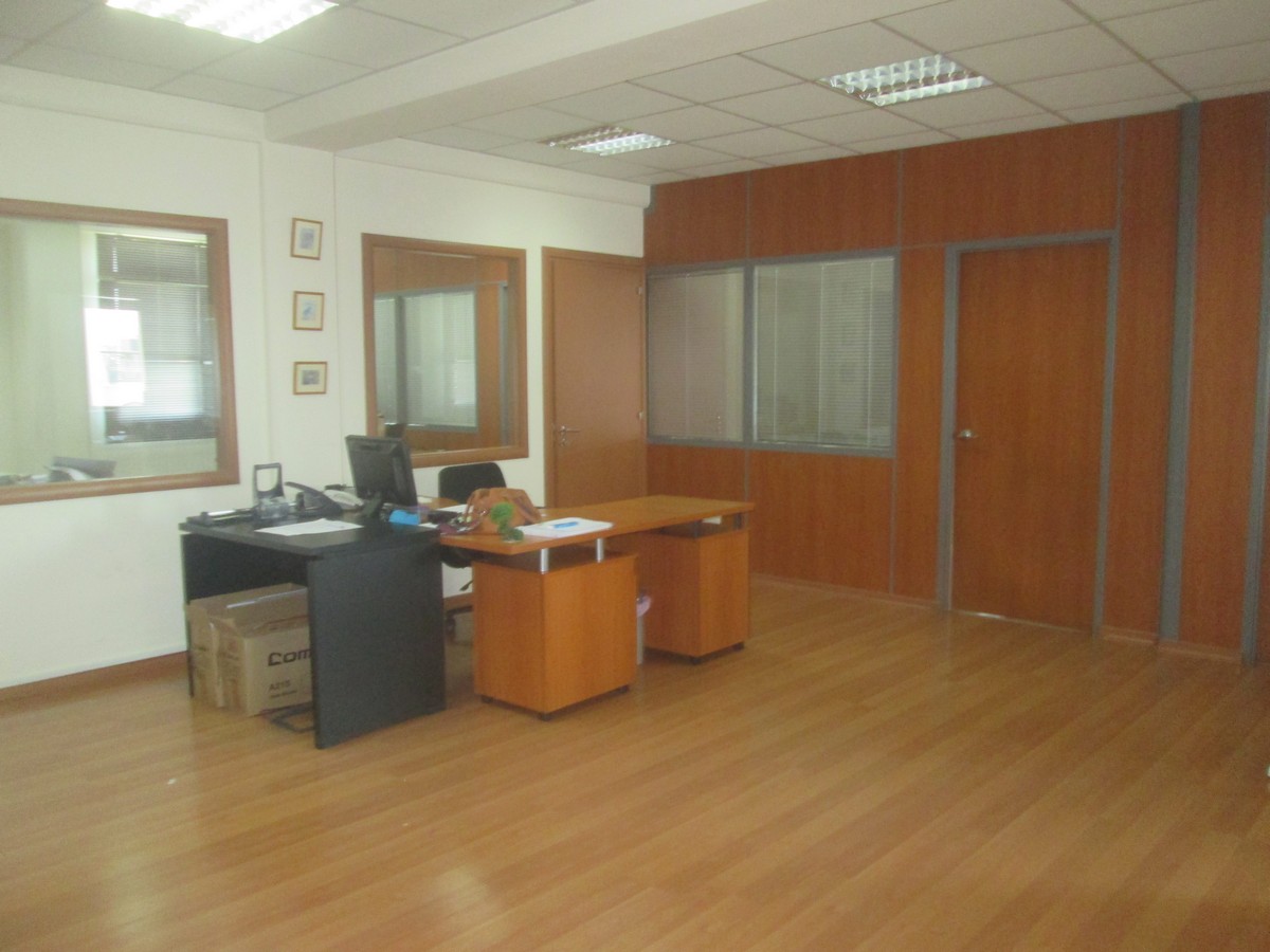 Office 440 sqm in commercial Building