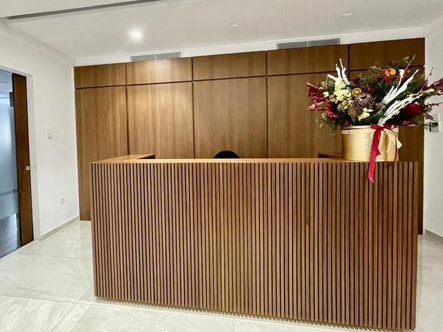 Office city center 100m2 furnished