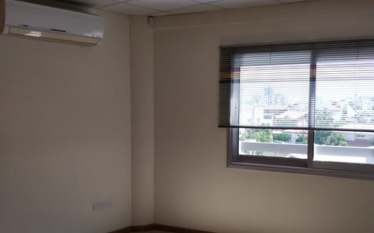 90mtrs Office for Rent in Commercial Building