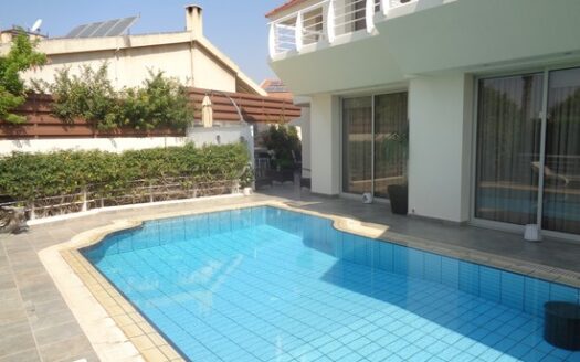 5 Bedroom Villa with Pool and Much More – Excellent Build