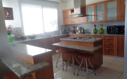 Spacious villa 5 bedroom excellent quality