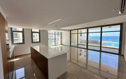 3 Bedroom luxury apartment in a complex by the sea