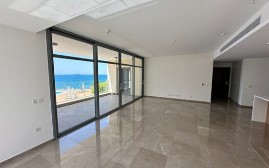 3 Bedroom luxury apartment in a complex by the sea