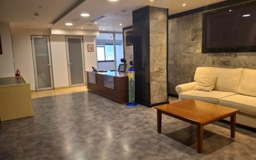 Whole floor office 527m2 with raised floors