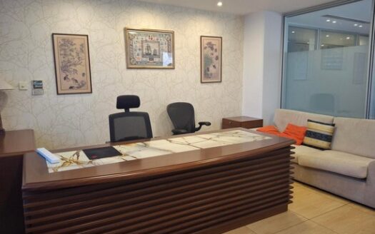 Whole floor office 527m2 with raised floors