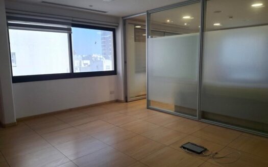 Whole floor office 527m2 with raised floors