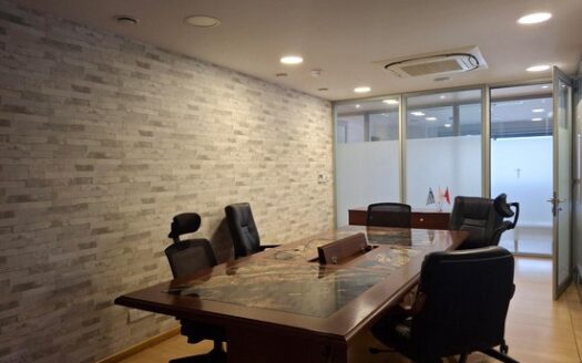 Whole floor office 527m2 with raised floors