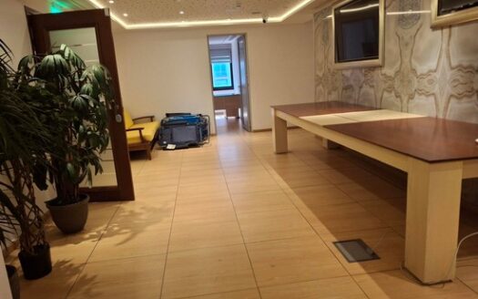 Office in commerical building 250m2 with office furniture