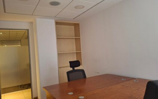 Office in commerical building 250m2 with office furniture