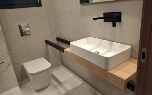 3 bedroom penthouse with rooftop jacuzzi