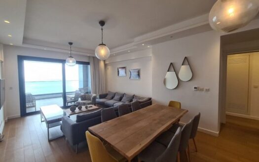 3 Bedroom spacious seafront apartment in complex with facilities