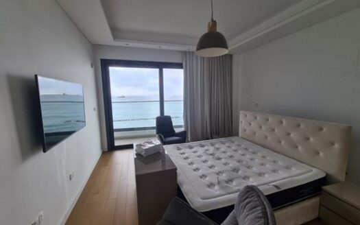 3 Bedroom spacious seafront apartment in complex with facilities