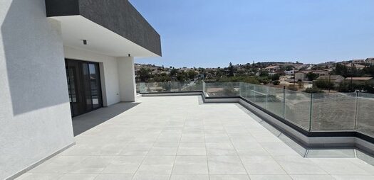 Ready to move in 3 bedroom Penthouse with roof terrace