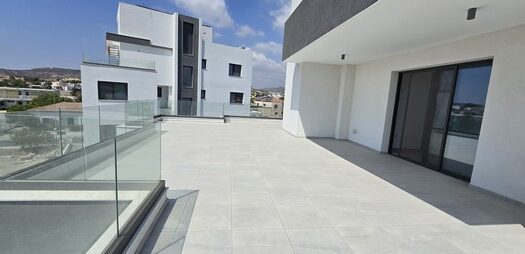 Ready to move in 3 bedroom Penthouse with roof terrace