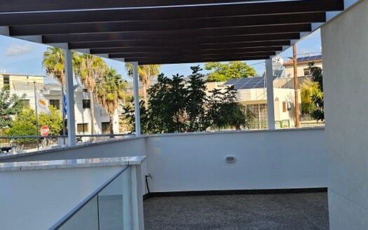 2 Bedroom ground floor apartment with private yard