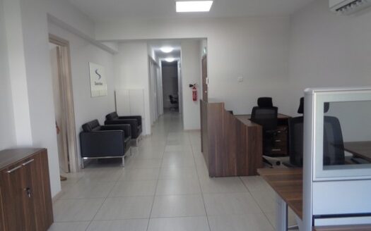Office 152m2 with raised floors in Mesa Geitonia