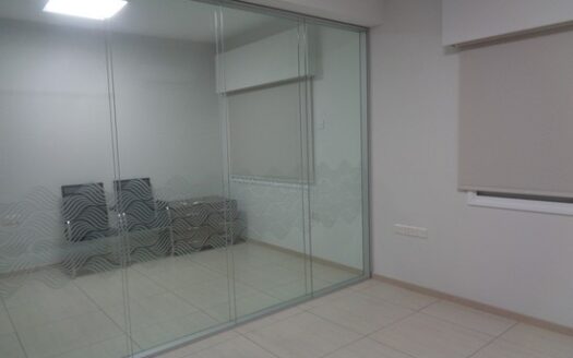 Office 152m2 with raised floors in Mesa Geitonia