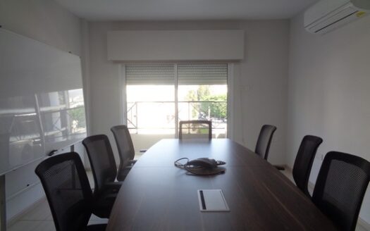 Office 152m2 with raised floors in Mesa Geitonia
