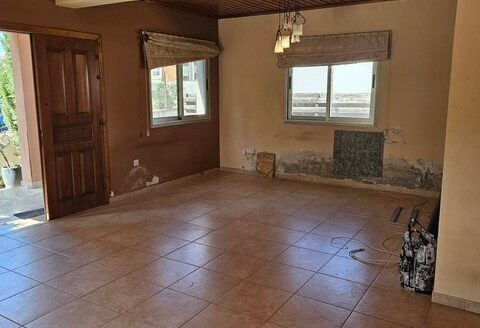 3 bedroom detached bungalow with pool and garden