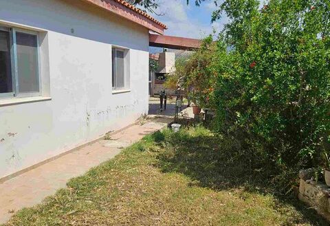 3 bedroom detached bungalow with pool and garden