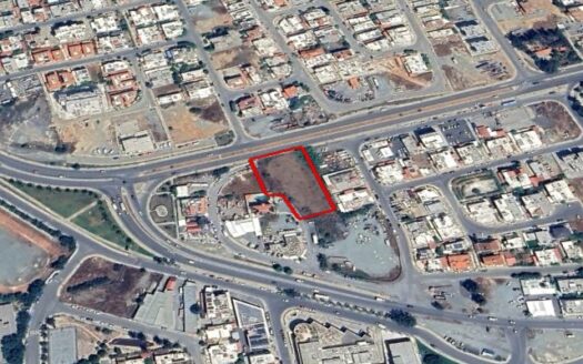 Commercial and residential plot in Kato Polemidia
