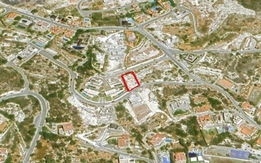 Plot in Agios Tychonas