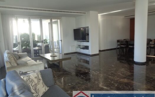 Stunnin 3 Bedroom Whole Floor Spacious apartment 250m2