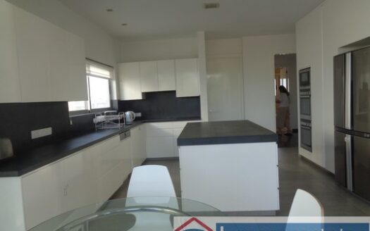 Stunnin 3 Bedroom Whole Floor Spacious apartment 250m2