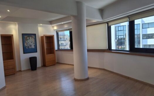 Furnished Office 70m2 on busy commercial road