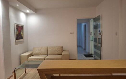 Furnished Office 70m2 on busy commercial road