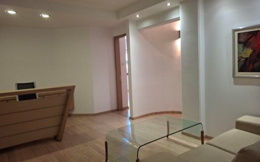 Furnished Office 70m2 on busy commercial road