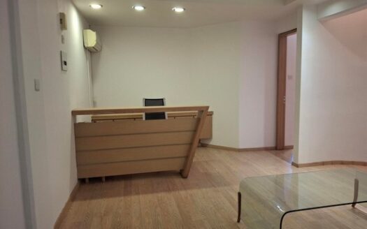 Furnished Office 70m2 on busy commercial road
