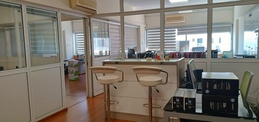 Office 100m2 in commercial building in Agia Zoni