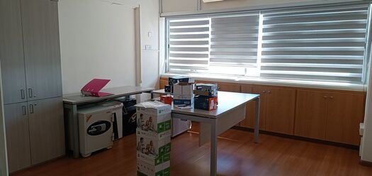 Office 100m2 in commercial building in Agia Zoni