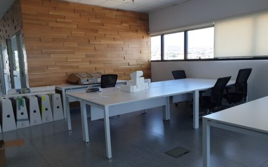 Modern high tech office 340m2 in a very impressive commercial building