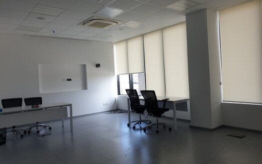 Modern high tech office 340m2 in a very impressive commercial building