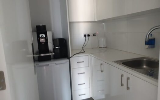 Modern high tech office 340m2 in a very impressive commercial building