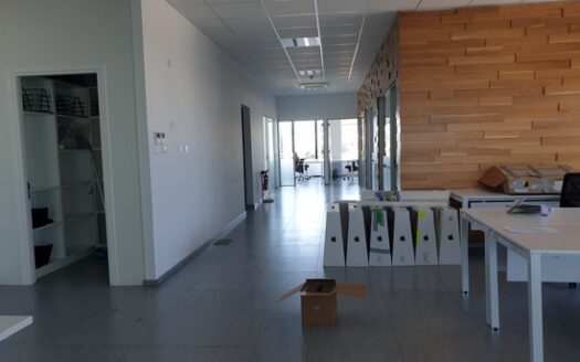 Modern high tech office 340m2 in a very impressive commercial building