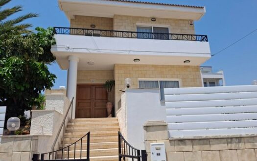Excellent build detached house with 4 bedrooms on plot of 560m2 with photovoltaics