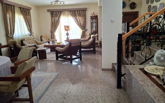 Excellent build detached house with 4 bedrooms on plot of 560m2 with photovoltaics