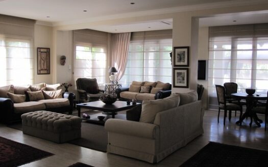 5 Bedroom spacious villa with pool on a big plot