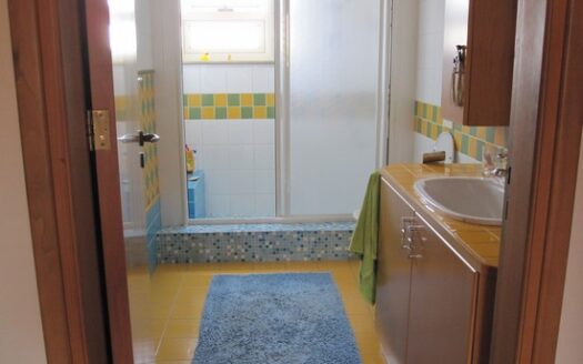 5 Bedroom spacious villa with pool on a big plot