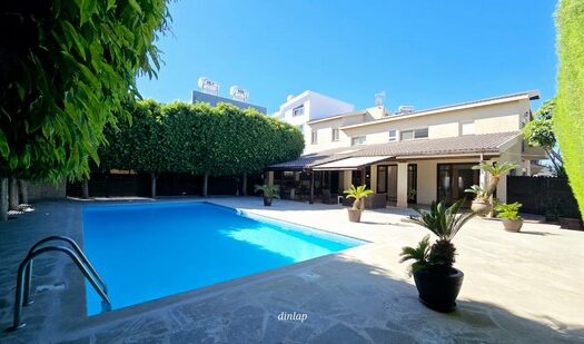 Detached villa 5 bedrooms with private pool