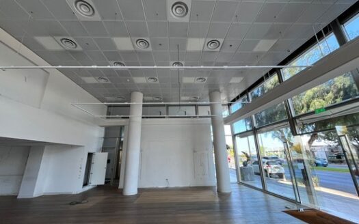 Luxury seafront showroom or office 310m2