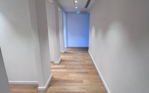 Luxury seafront showroom or office 310m2
