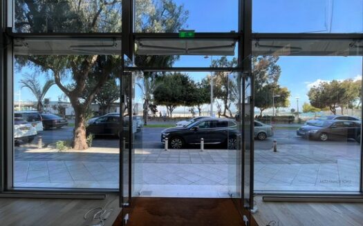 Luxury seafront showroom or office 310m2
