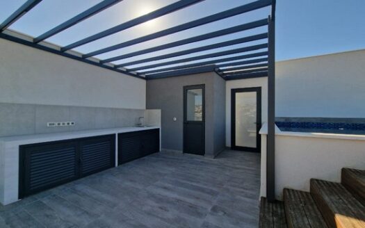 2 bedroom penthouse with rooftop private pool