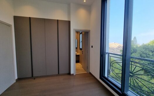 On the beach side Luxury 2 bedroms plus separate staff room