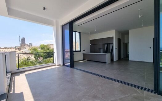 On the beach side Luxury 2 bedroms plus separate staff room