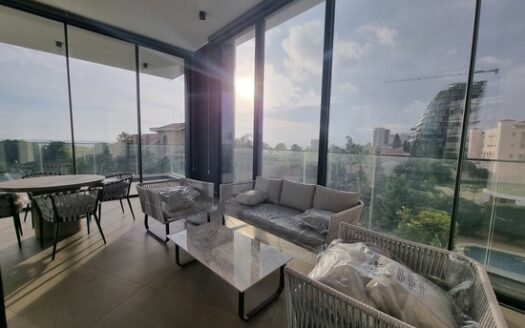 3 Bedroom Plus 1 separate staff room Luxury Whole Floor